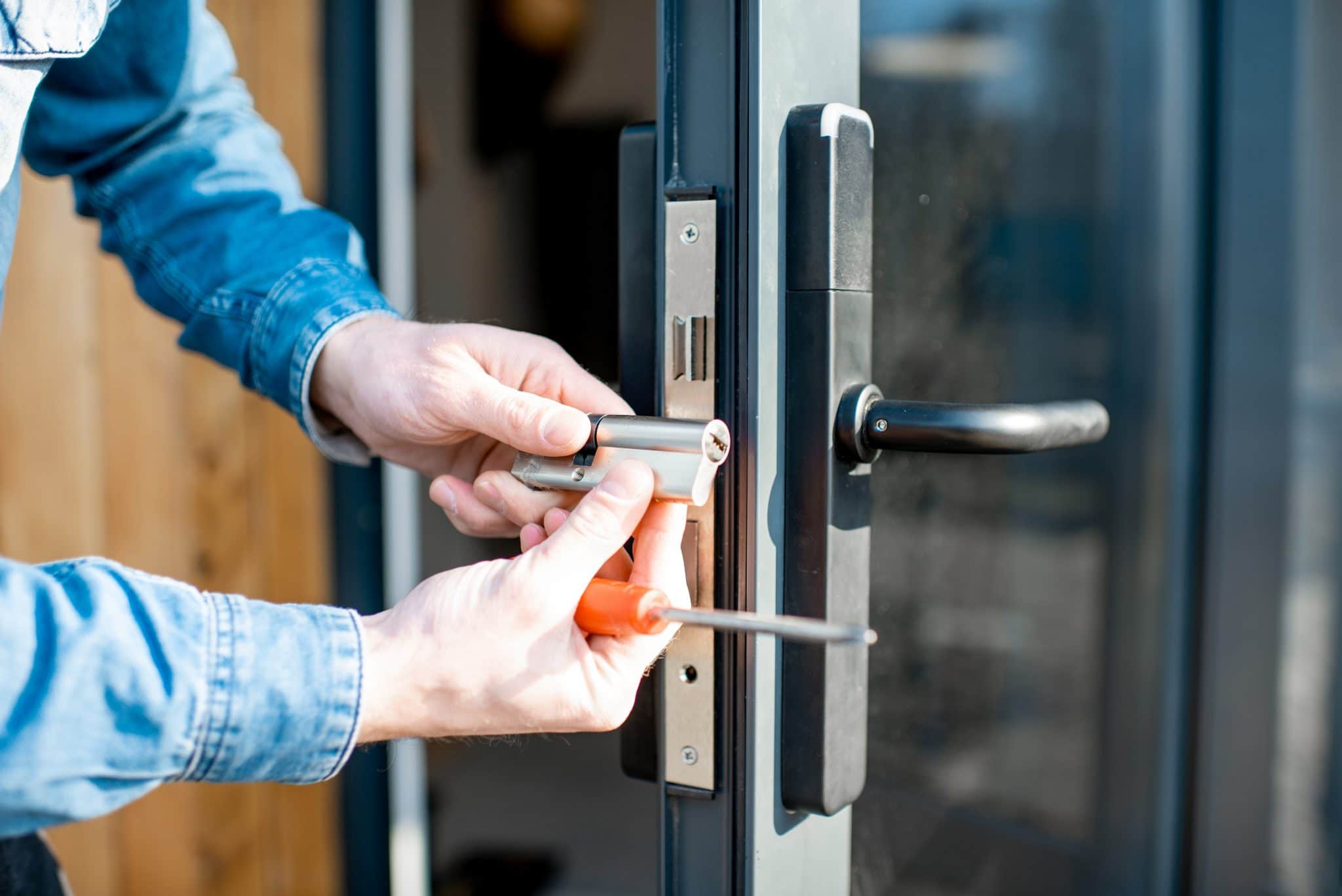 Top 5 Benefits of Working with a Professional Locksmith